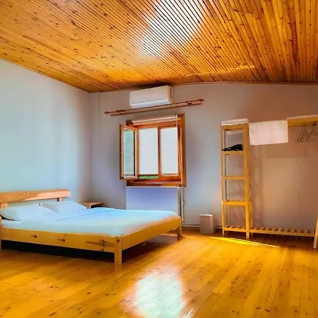 Sapanca Orman Icinde Oezel Havuzlu * Sakarya (Marmara)