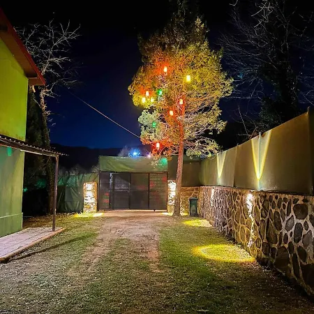 Sapanca Orman Icinde Oezel Havuzlu Sakarya (Marmara)