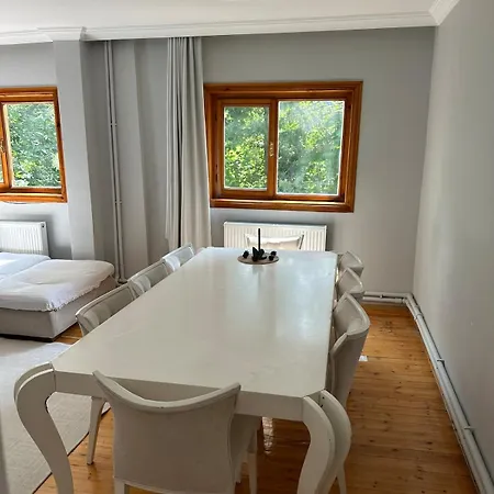 Sapanca Orman Icinde Oezel Havuzlu * Sakarya (Marmara)