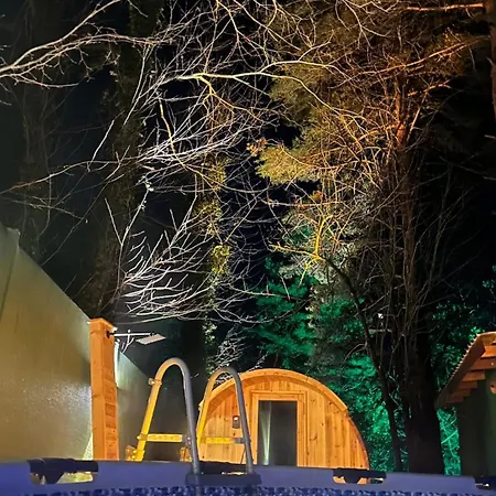 Sapanca Orman Icinde Oezel Havuzlu * Sakarya (Marmara)